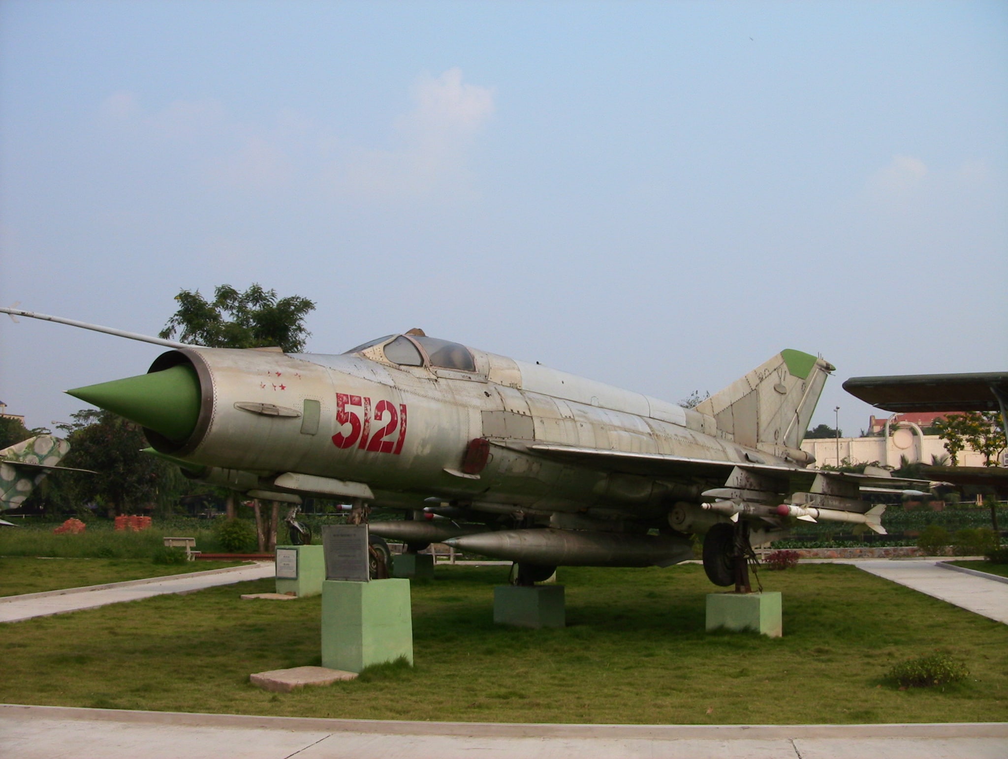 MiG-21 số hiệu 5121 là chiến đấu cơ đầu tiên trên thế giới bắn hạ máy bay B-52 bằng tên lửa không đối không